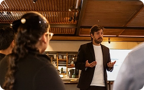 rafael rincon dando una charla